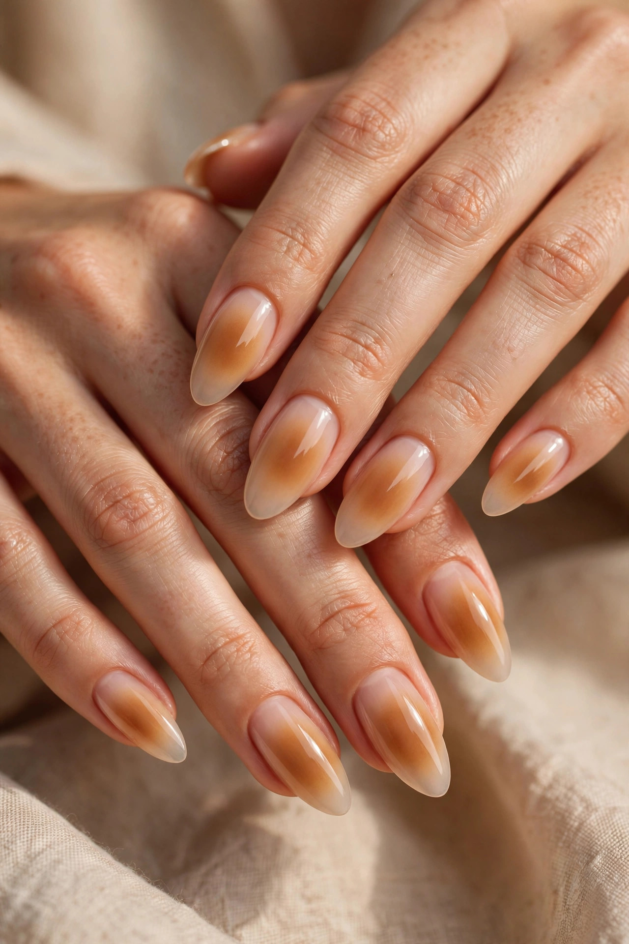 Latte nail design: Caramel Aura